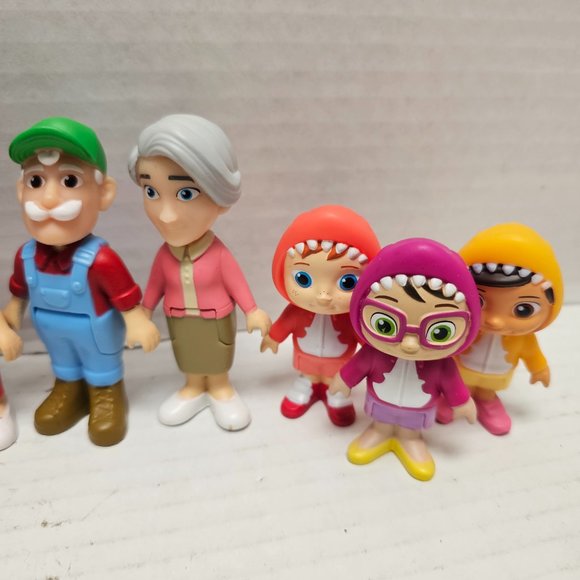10 Lot Bundle Cocomelon Family Friends Figures - Picture 2 of 7